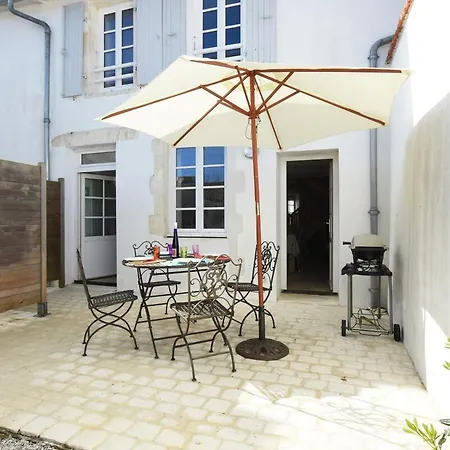 206 L'ecoliere Renovated House *