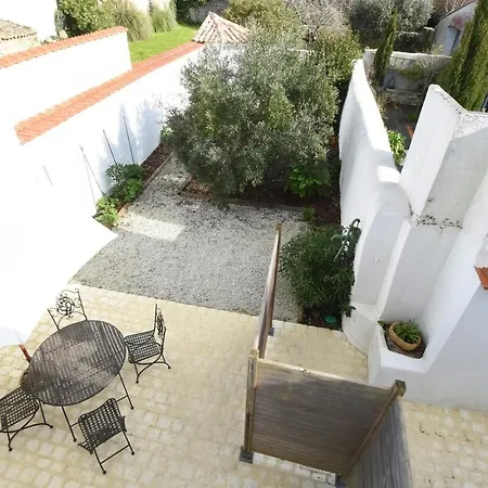 206 L'ecoliere Renovated House