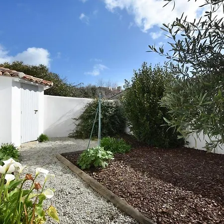 206 L'ecoliere Renovated House Holiday home Ars-en-Re