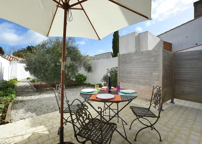 206 L'ecoliere Renovated House Feriehus *