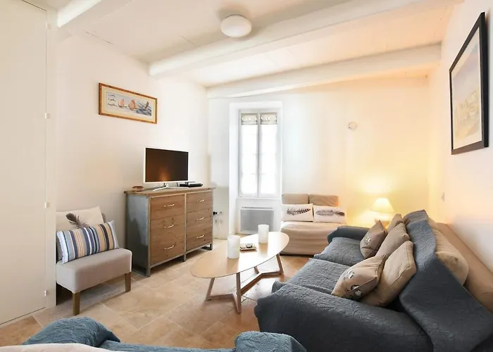 206 L'ecoliere Renovated House *