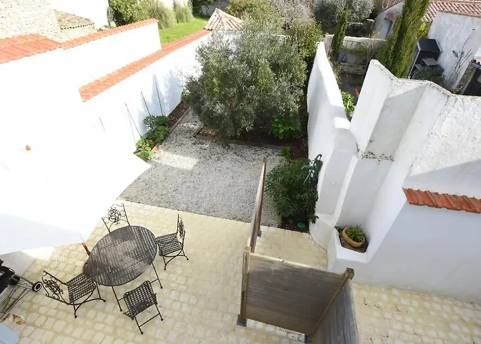 206 L'ecoliere Renovated House